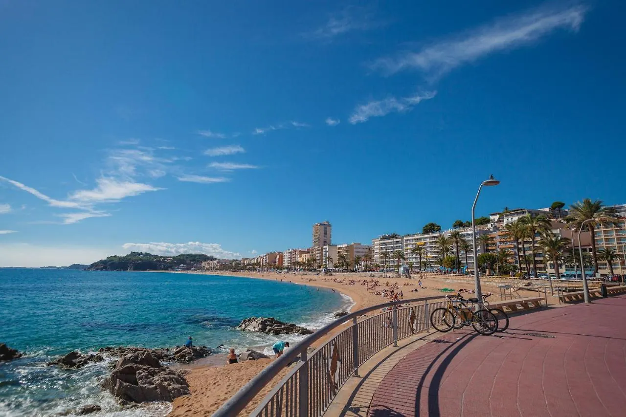 Comfortable Apartment With A Swimming Pool, 250M To The Sea. Lloret de Mar 0*,  Espanha