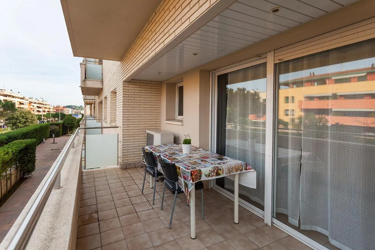 Comfortable Apartment With A Swimming Pool, 250M To The Sea. Lloret de Mar